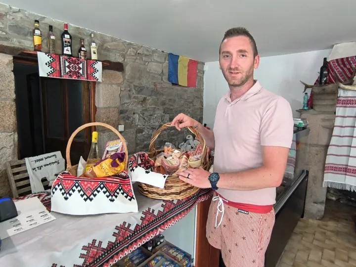 Un român a deschis în Bretania un magazin cu produse autentice din România