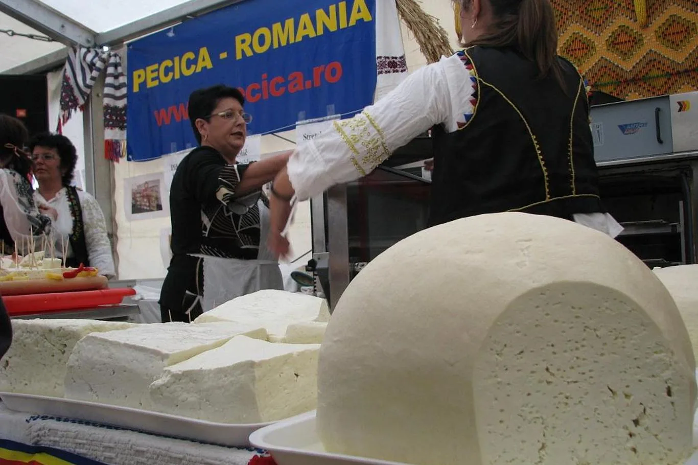 rom-nii-prezen-i-la-festivalul-strugurelui-de-la-z